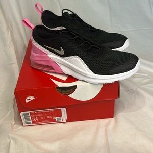 New - Nike Air Max Motion 2